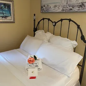 Privatunterkunft Cozy Near Airport & Highway